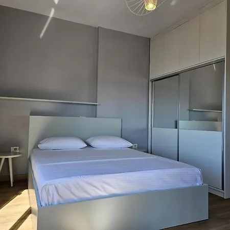 One Bedroom With Sea View Apartament